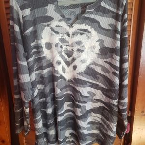 Size 4 torrid top nwt